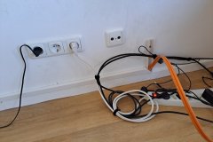 Dose im Wohnzimmer muss gesetzt werden.