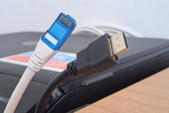 Anschlüsse für ein Laptop. HDMI und LAN
